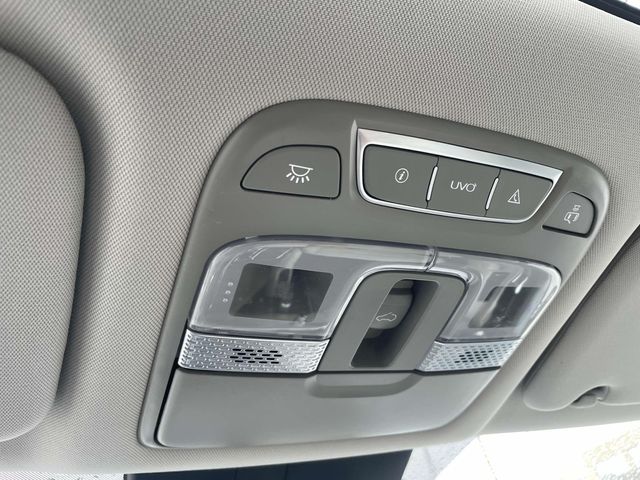 Vehicle image 28 of 42