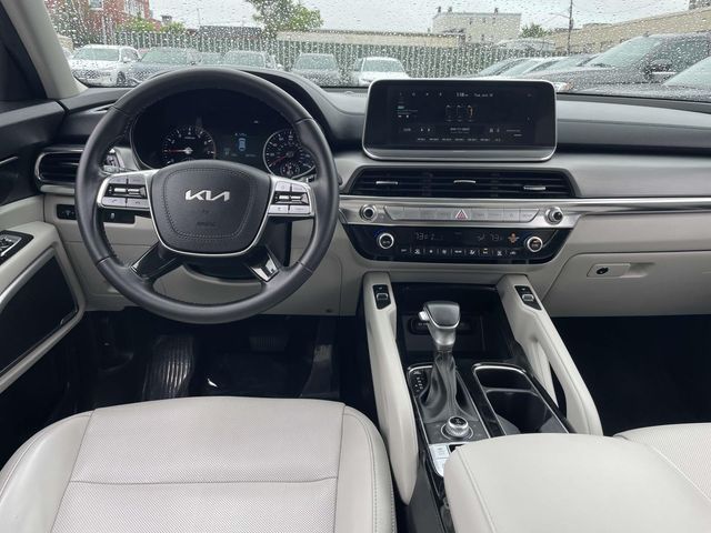 Vehicle image 15 of 42