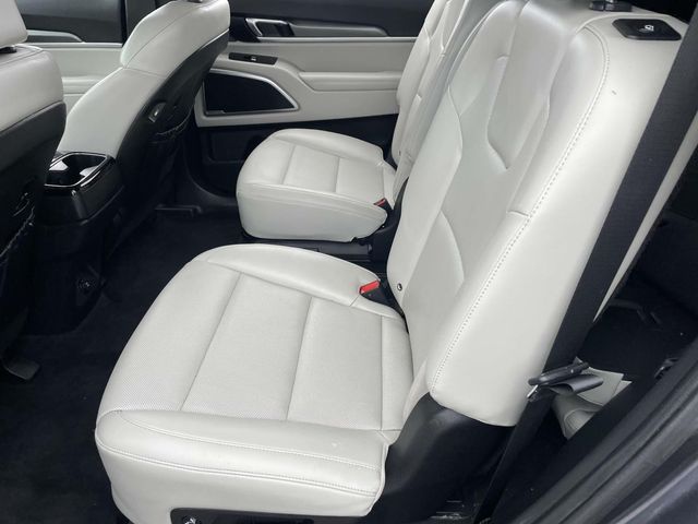 Vehicle image 16 of 42