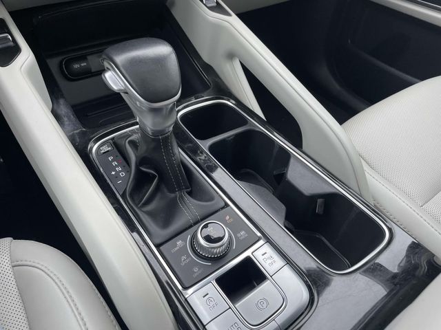 Vehicle image 27 of 42
