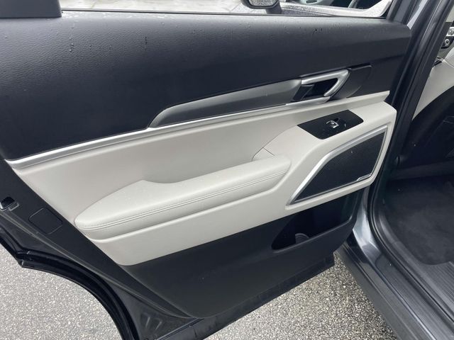 Vehicle image 17 of 42