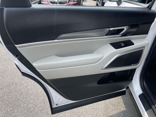 Vehicle image 16 of 35