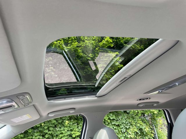 Vehicle image 22 of 35