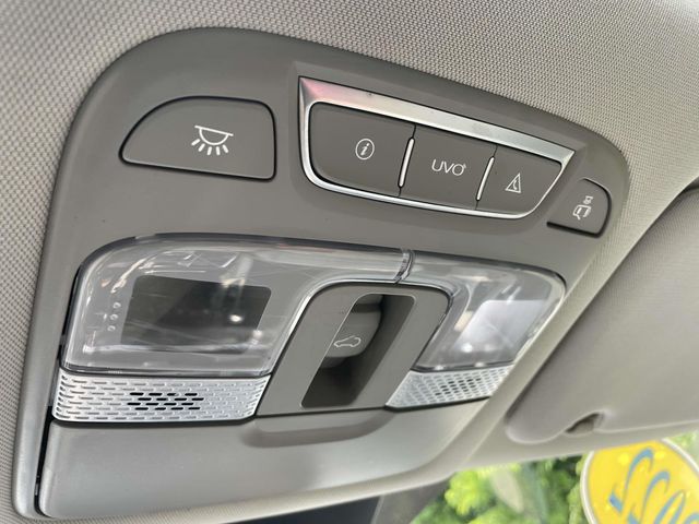 Vehicle image 28 of 35
