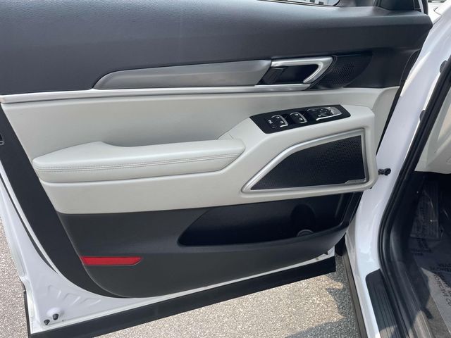 Vehicle image 17 of 35