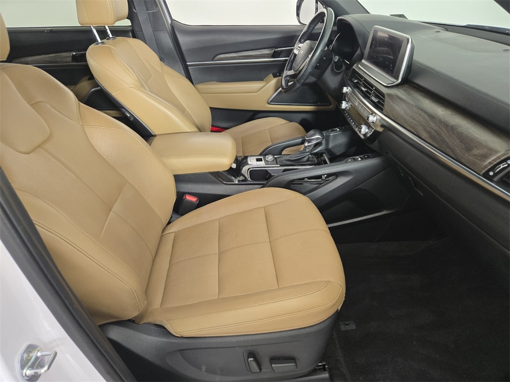 Vehicle image 20 of 33