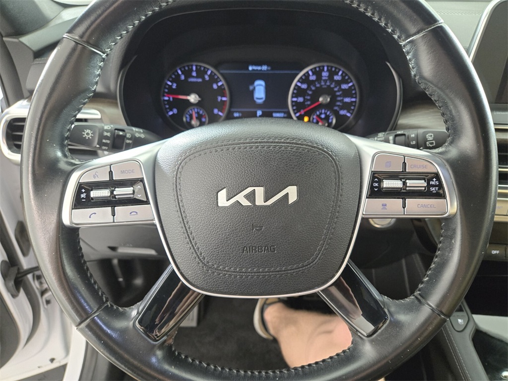 Vehicle image 26 of 33