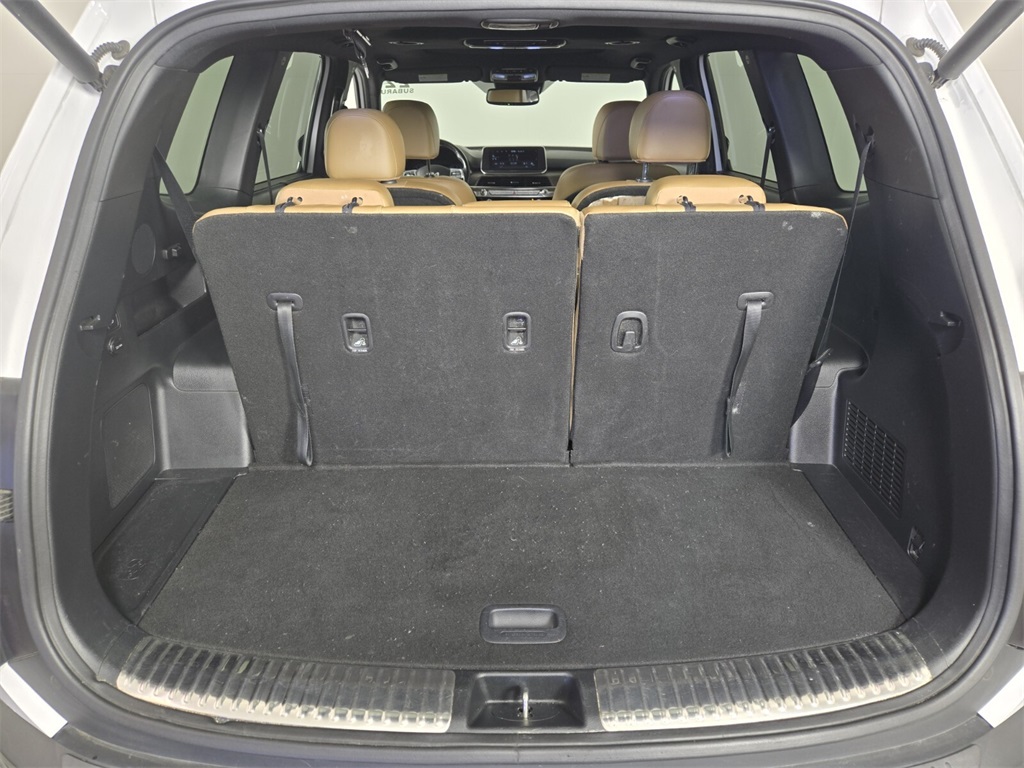 Vehicle image 18 of 33