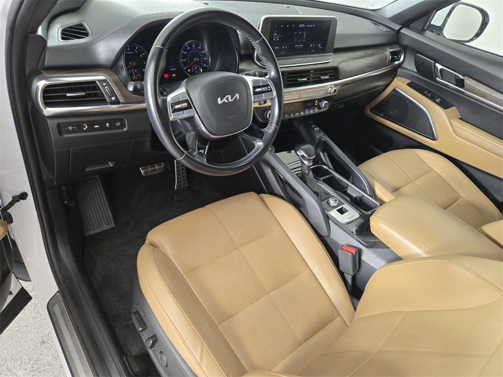 Vehicle image 15 of 33