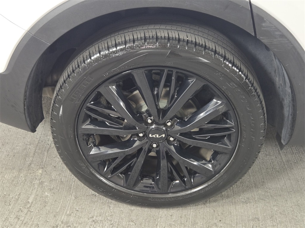 Vehicle image 9 of 33