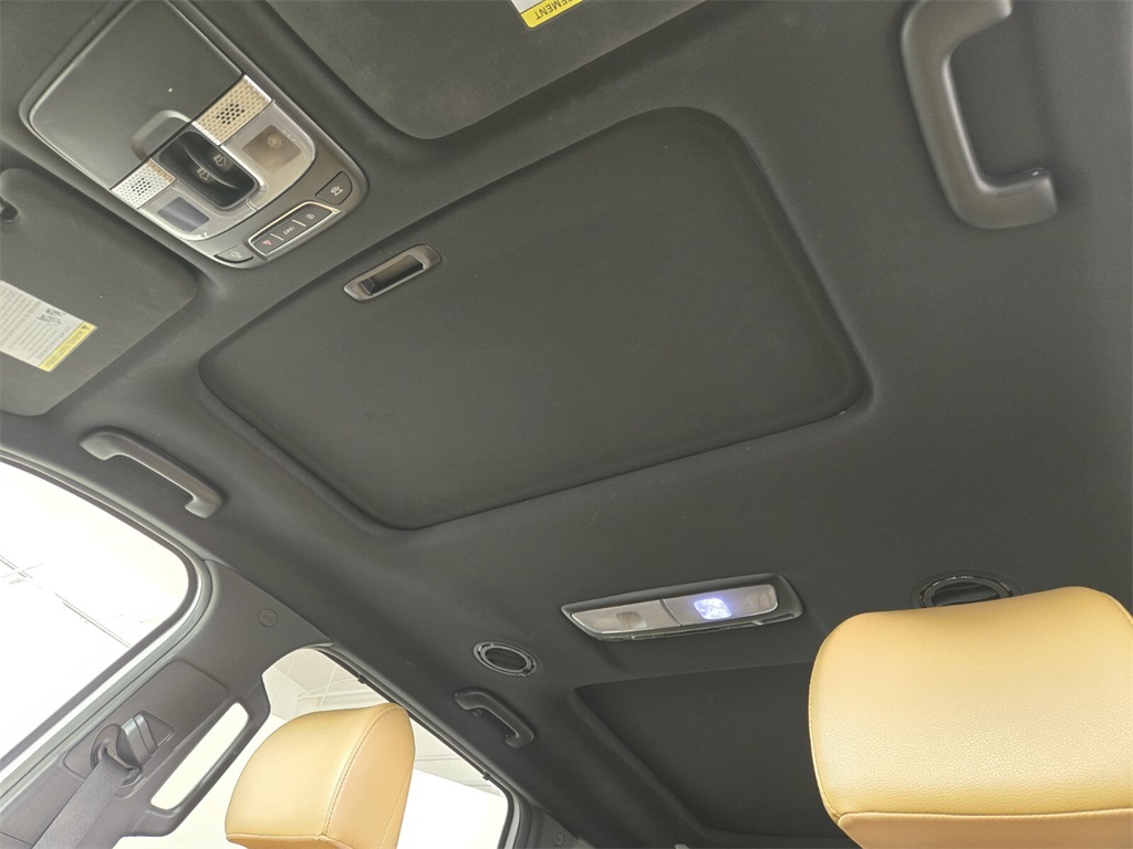 Vehicle image 14 of 33
