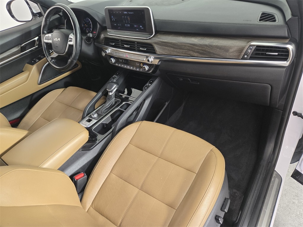 Vehicle image 21 of 33