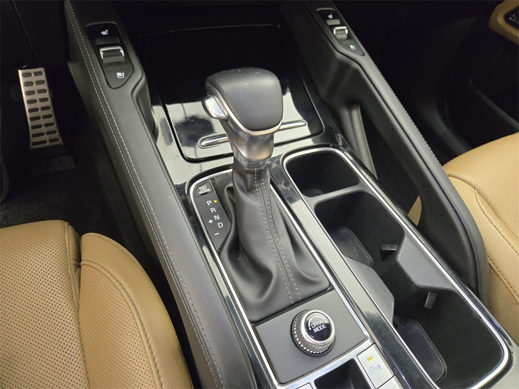 Vehicle image 31 of 33