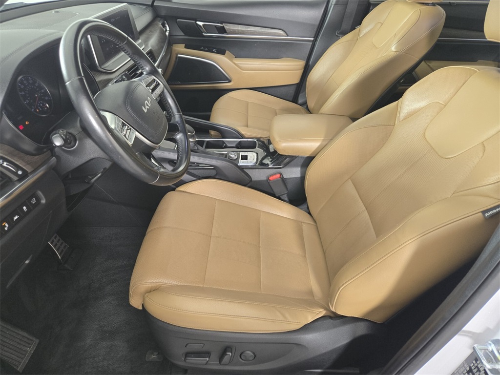 Vehicle image 13 of 33