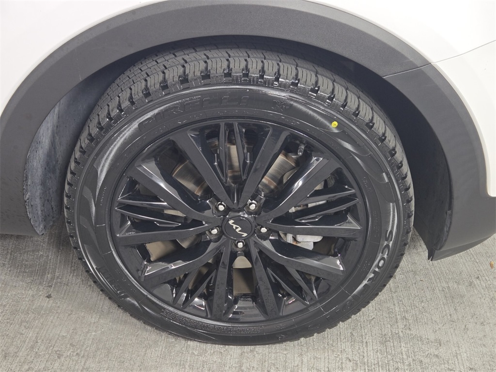 Vehicle image 10 of 33