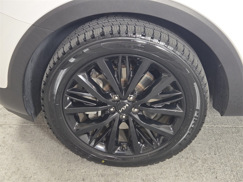 Vehicle image 11 of 33