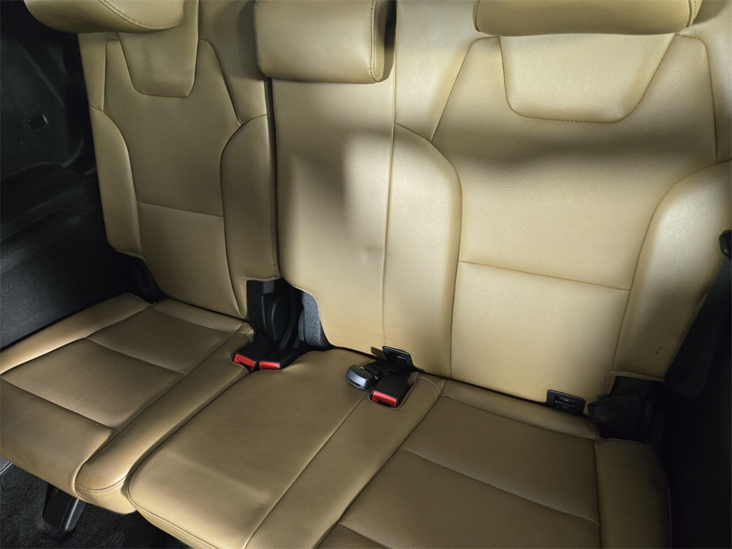 Vehicle image 17 of 33