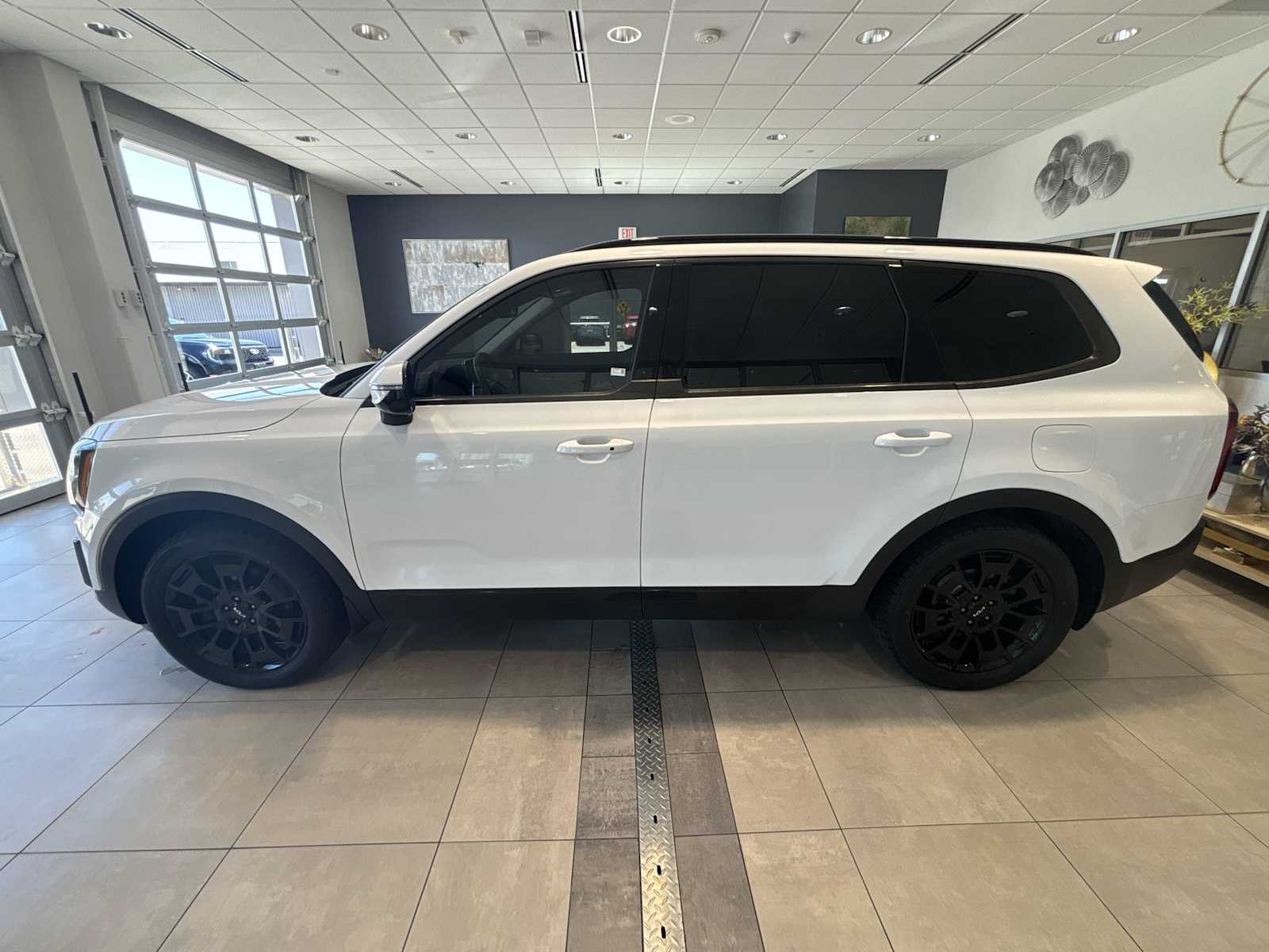 Vehicle image 7 of 35