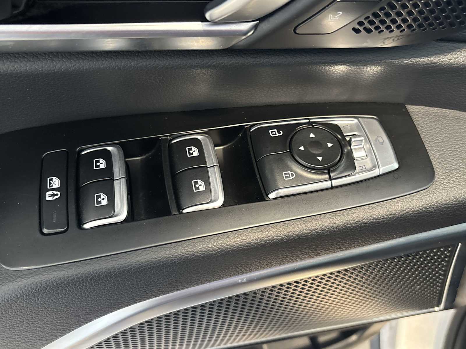 Vehicle image 23 of 35