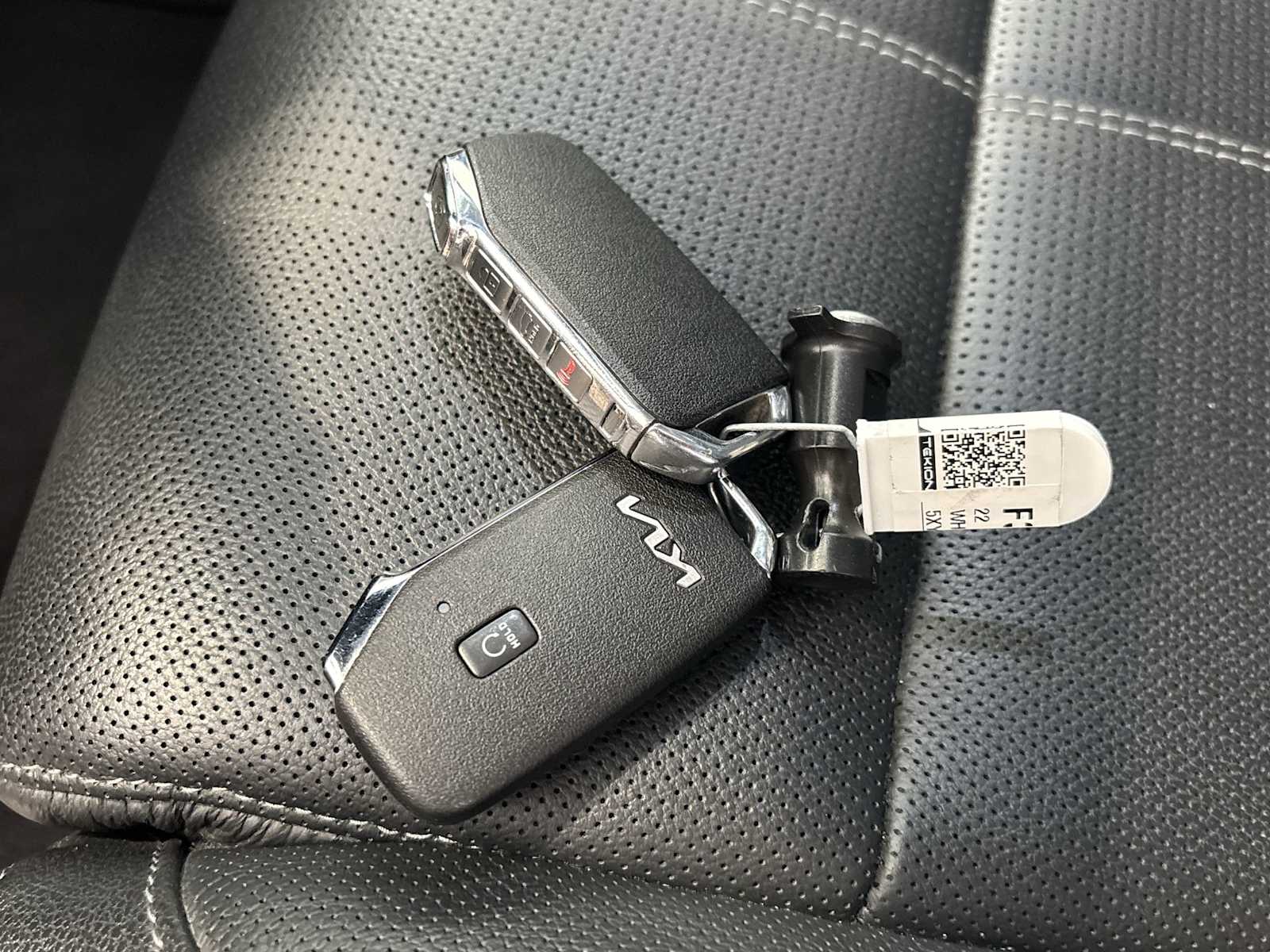 Vehicle image 33 of 35