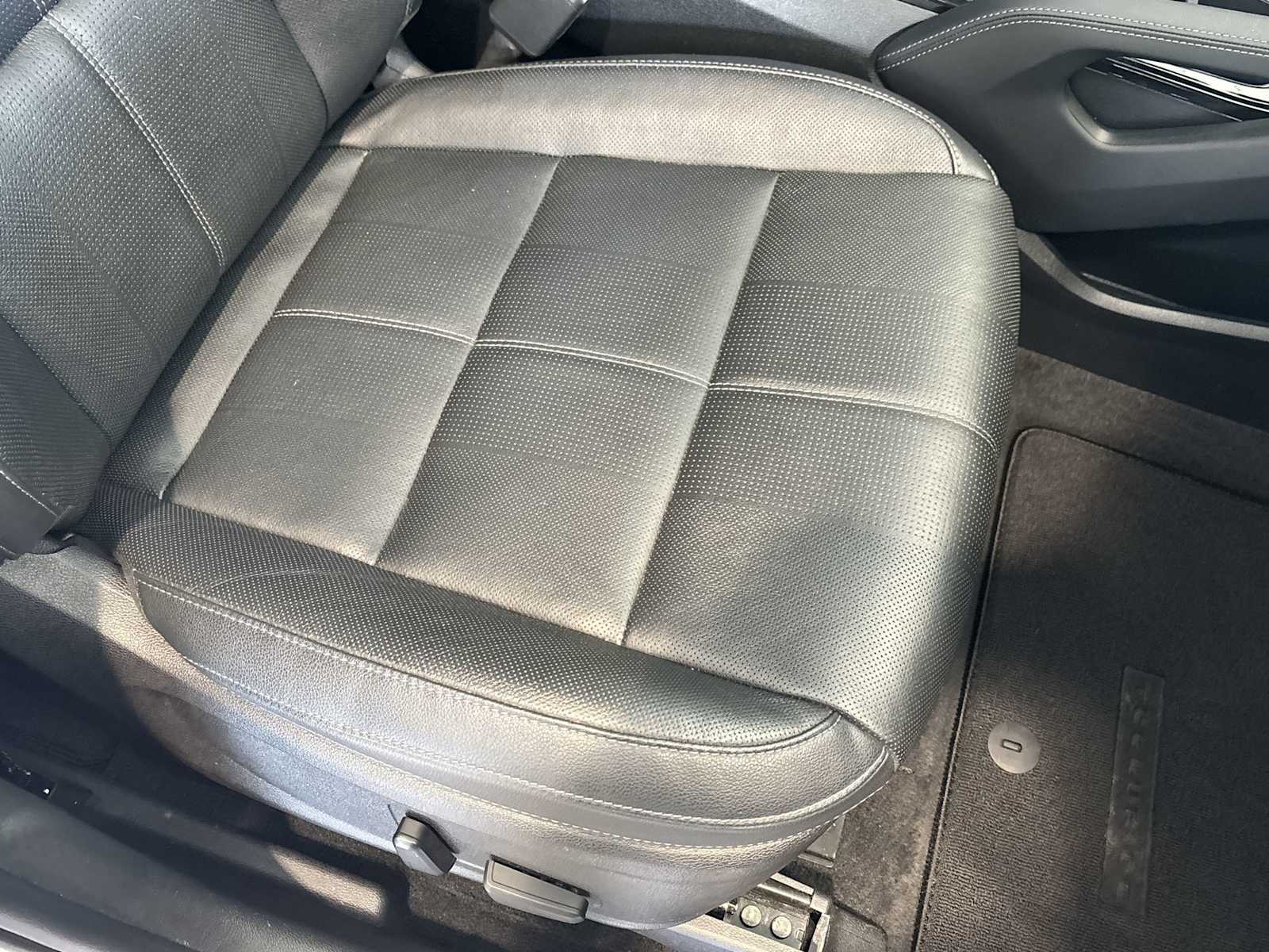 Vehicle image 28 of 35