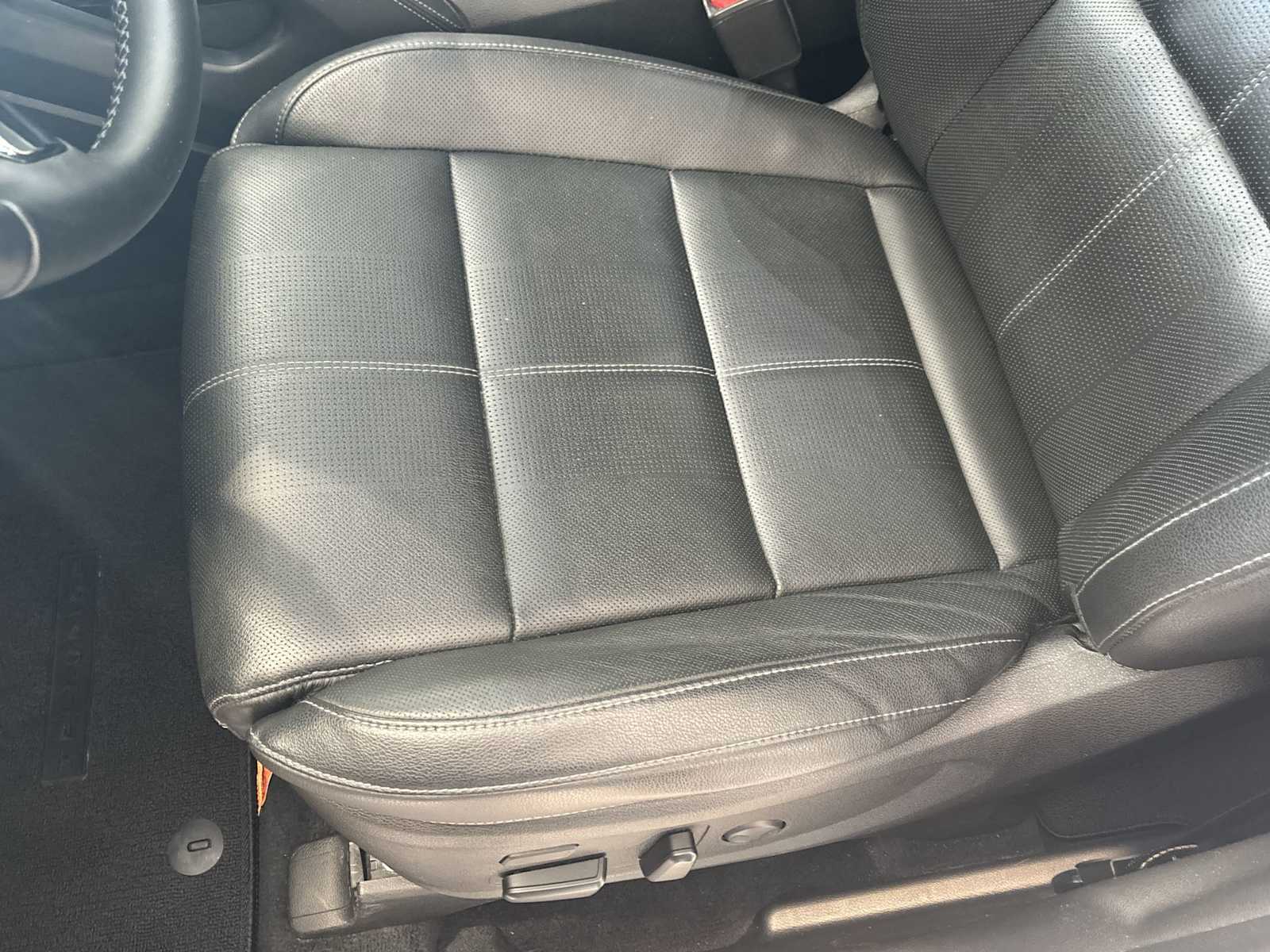 Vehicle image 19 of 35