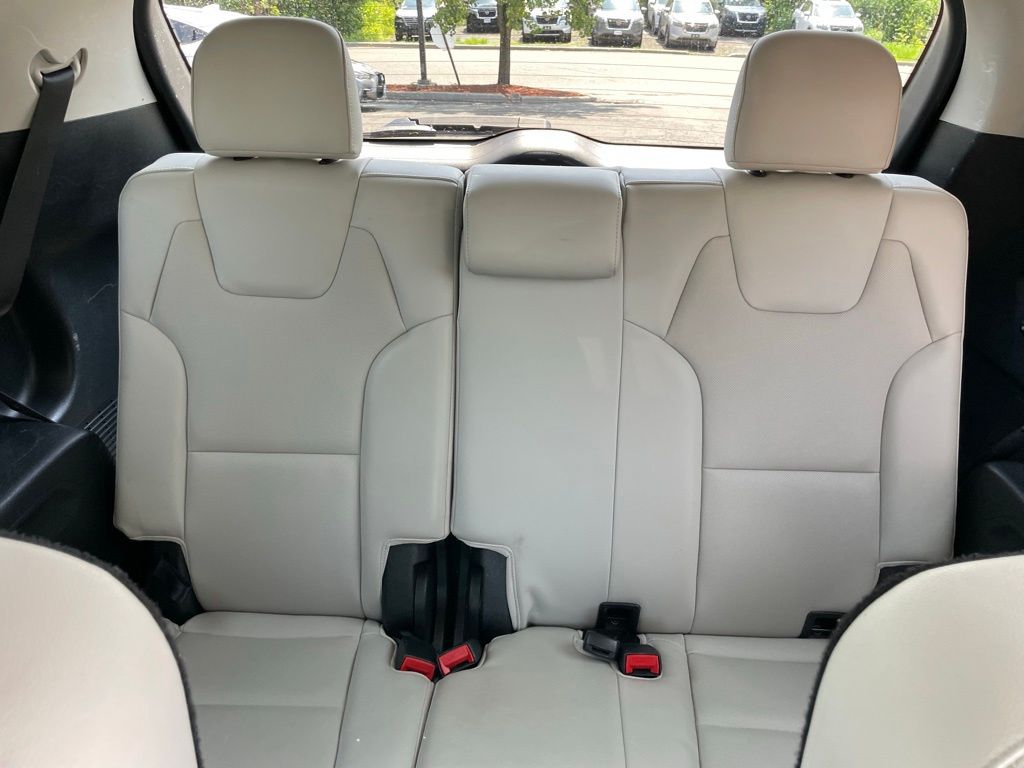 Vehicle image 8 of 33