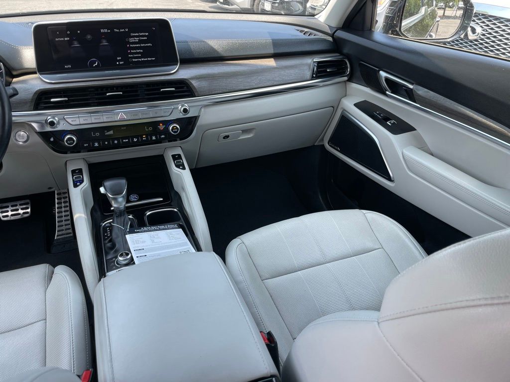 Vehicle image 11 of 33