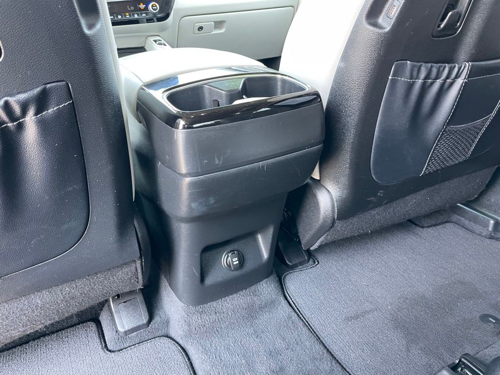 Vehicle image 9 of 33