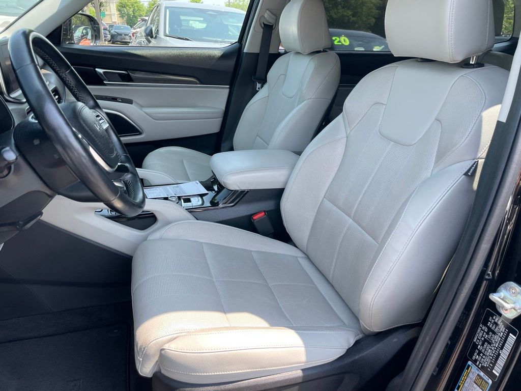 Vehicle image 6 of 33