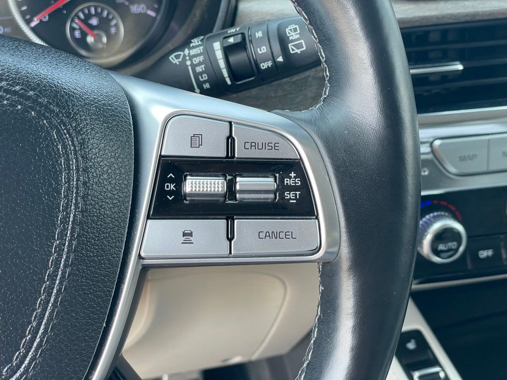 Vehicle image 19 of 33