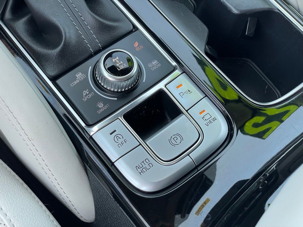 Vehicle image 26 of 33
