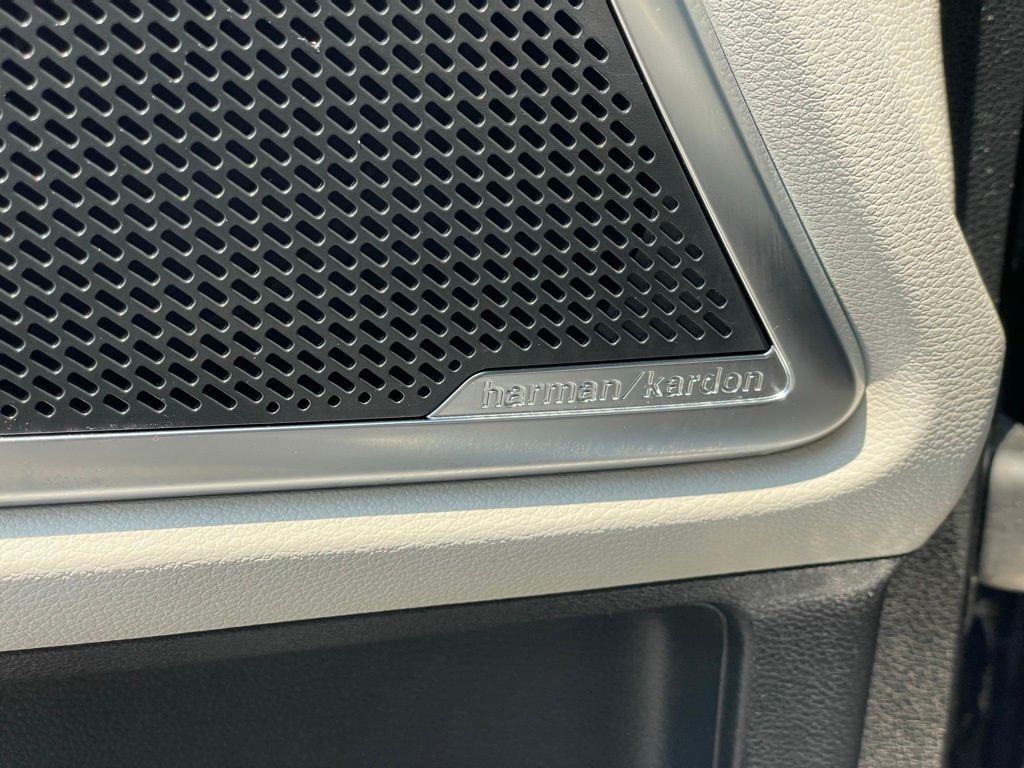 Vehicle image 15 of 33