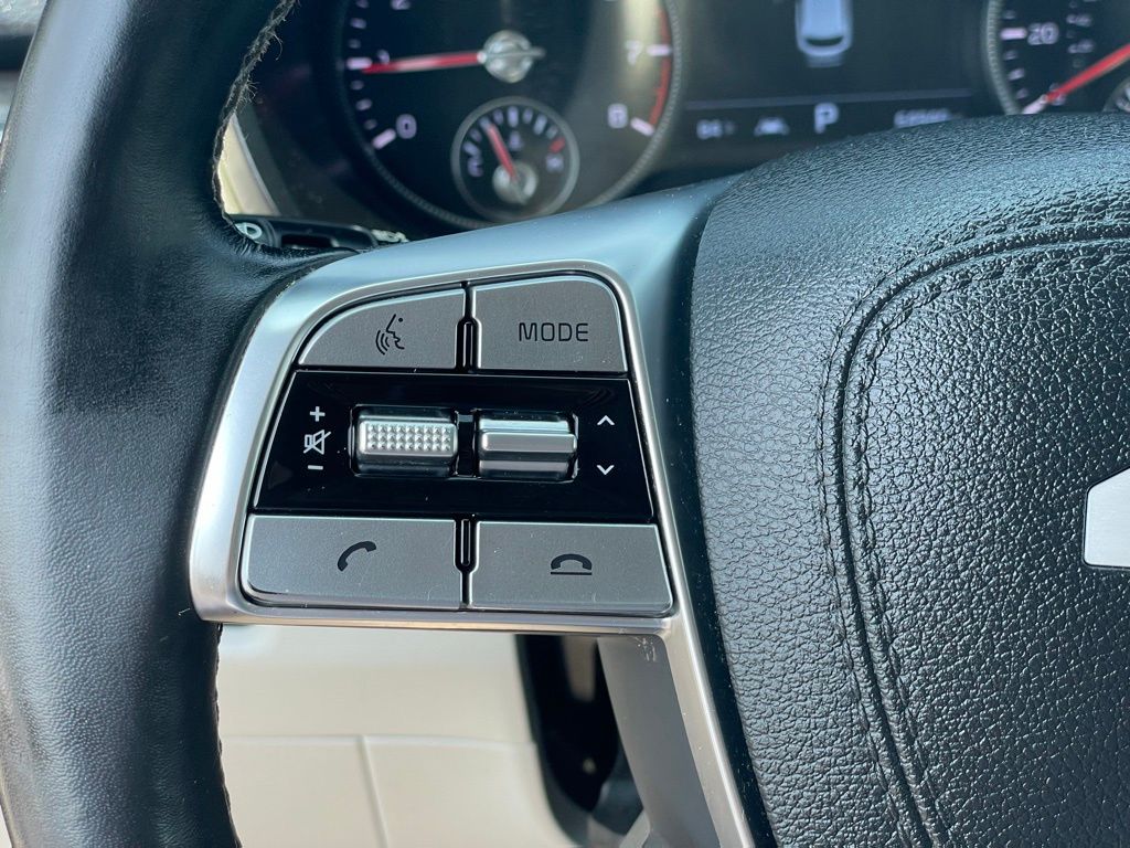 Vehicle image 18 of 33