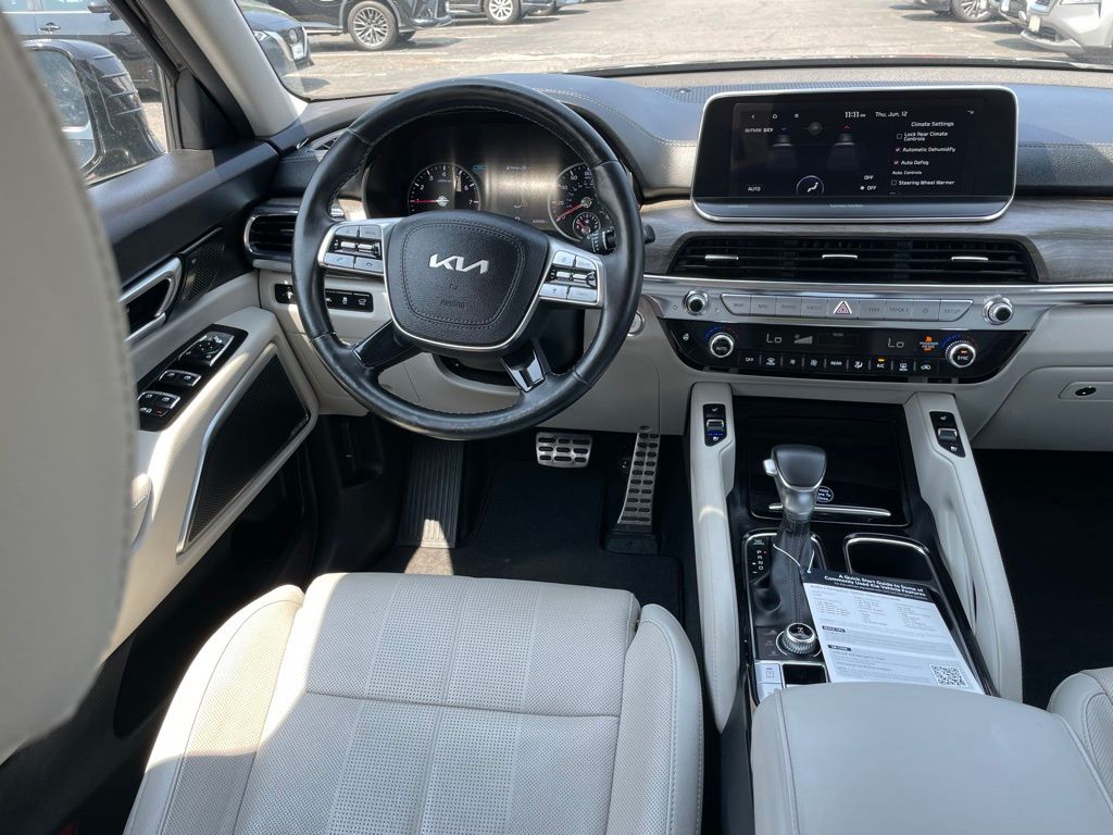 Vehicle image 10 of 33