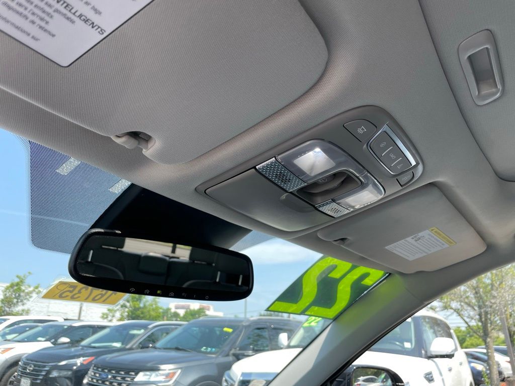Vehicle image 27 of 33