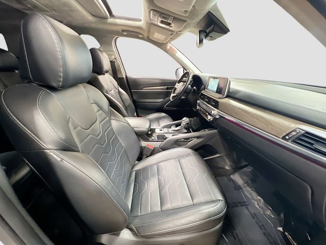 Vehicle image 32 of 38