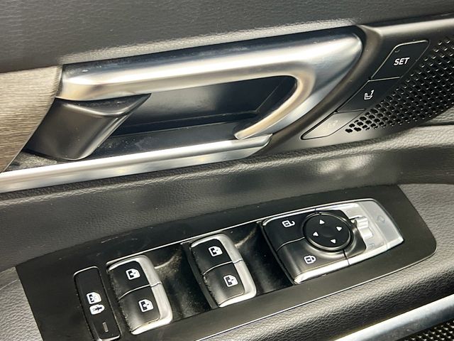 Vehicle image 18 of 38