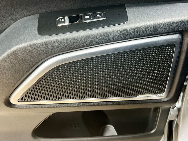 Vehicle image 27 of 38