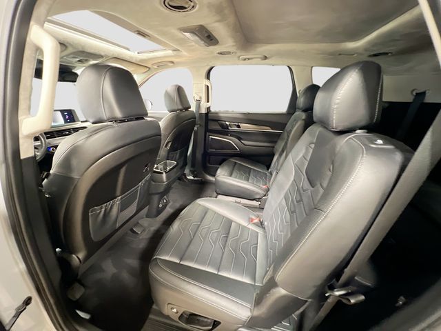 Vehicle image 26 of 38