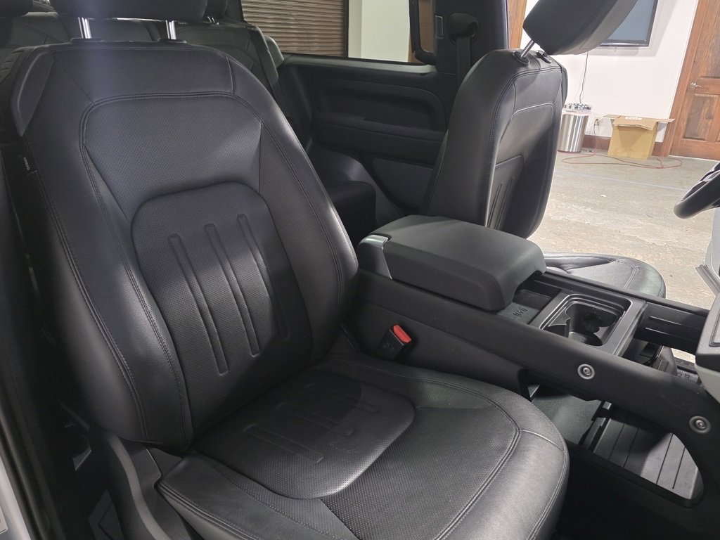 2022 Land Rover Defender S Image 16 of 29