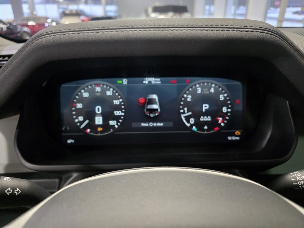 2022 Land Rover Defender S Image 21 of 29