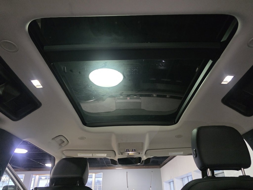 2022 Land Rover Defender S Image 28 of 29