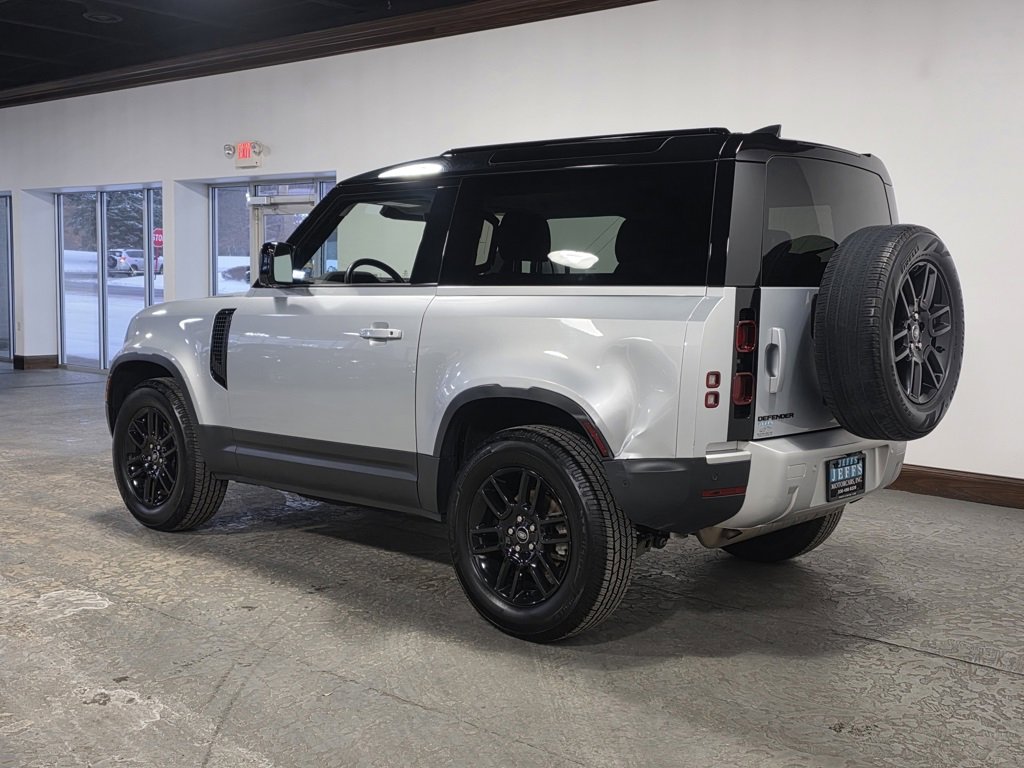 2022 Land Rover Defender S Image 5 of 29