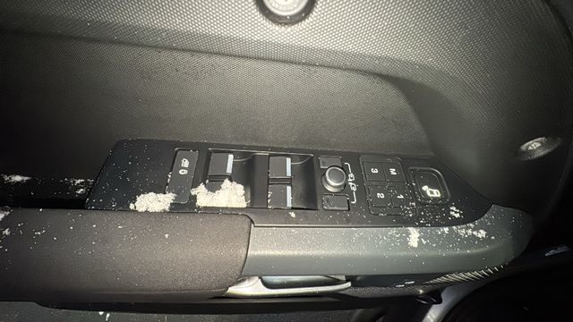 2022 Land Rover Defender X-Dynamic SE Image 28 of 37