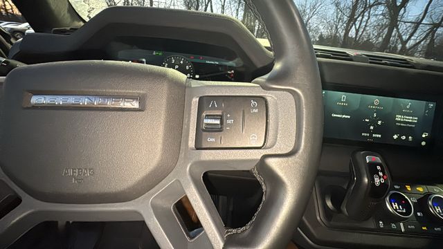 2022 Land Rover Defender X-Dynamic SE Image 15 of 37