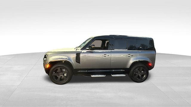 2022 Land Rover Defender X-Dynamic SE Image 8 of 37