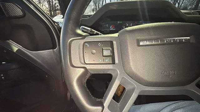 2022 Land Rover Defender X-Dynamic SE Image 21 of 37