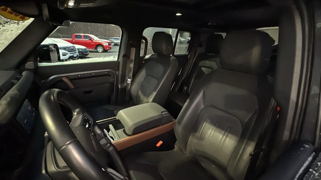2022 Land Rover Defender X-Dynamic SE Image 13 of 37