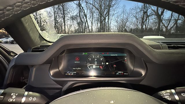 2022 Land Rover Defender X-Dynamic SE Image 35 of 37